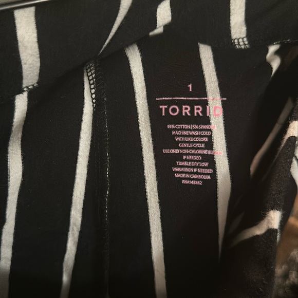 Torrid Black and White Striped Leggings (1X) - Picture 3 of 3